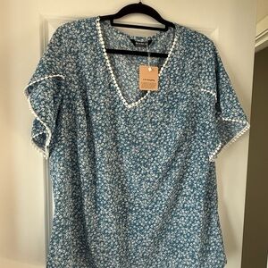 BloomChic Blue Floral V-Neck Tunic with White Trim